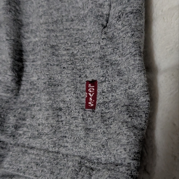 Sz med women's crop top Levi's reverse logo graphic tee 😁 - Picture 4 of 8